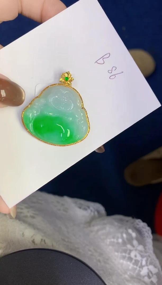 颈饰18K金镶嵌翡翠缅甸天然翡翠A货