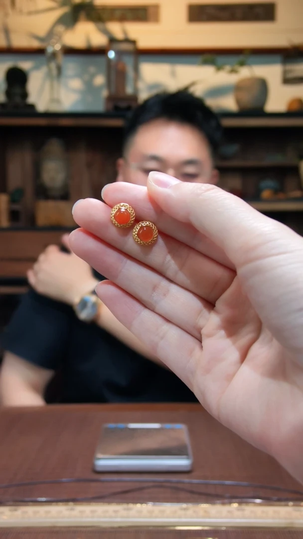 南红玛瑙耳钉银S925镶嵌S925银南红耳钉QC