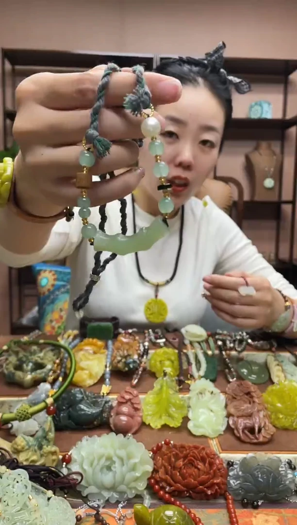 未镶嵌岫玉吊坠·