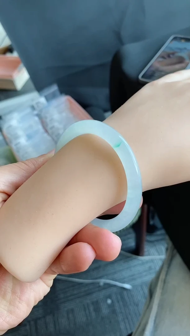 【闪购商品】翡翠手镯未镶嵌70号53.5*7.7*7.7圆条