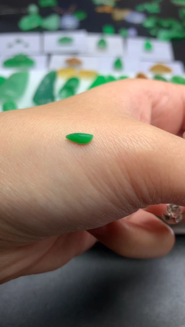 【闪购商品】定制翡翠未镶嵌毛货