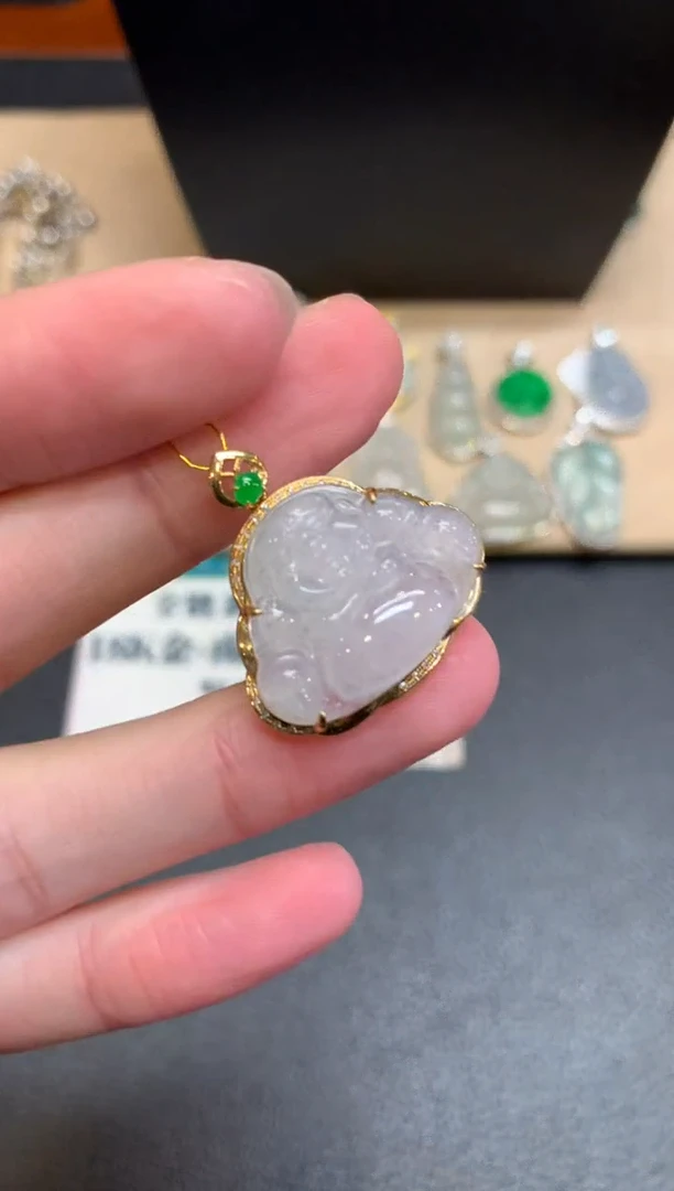 【闪购商品】翡翠颈饰18K金镶嵌佛公【无服务费】