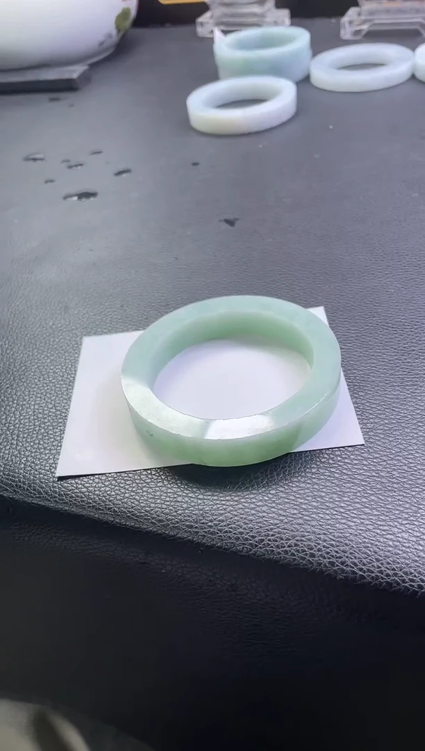 未镶嵌手镯定制翡翠手镯