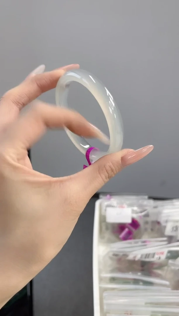 【闪购商品】玛瑙/玉髓手镯未镶嵌59-60圈