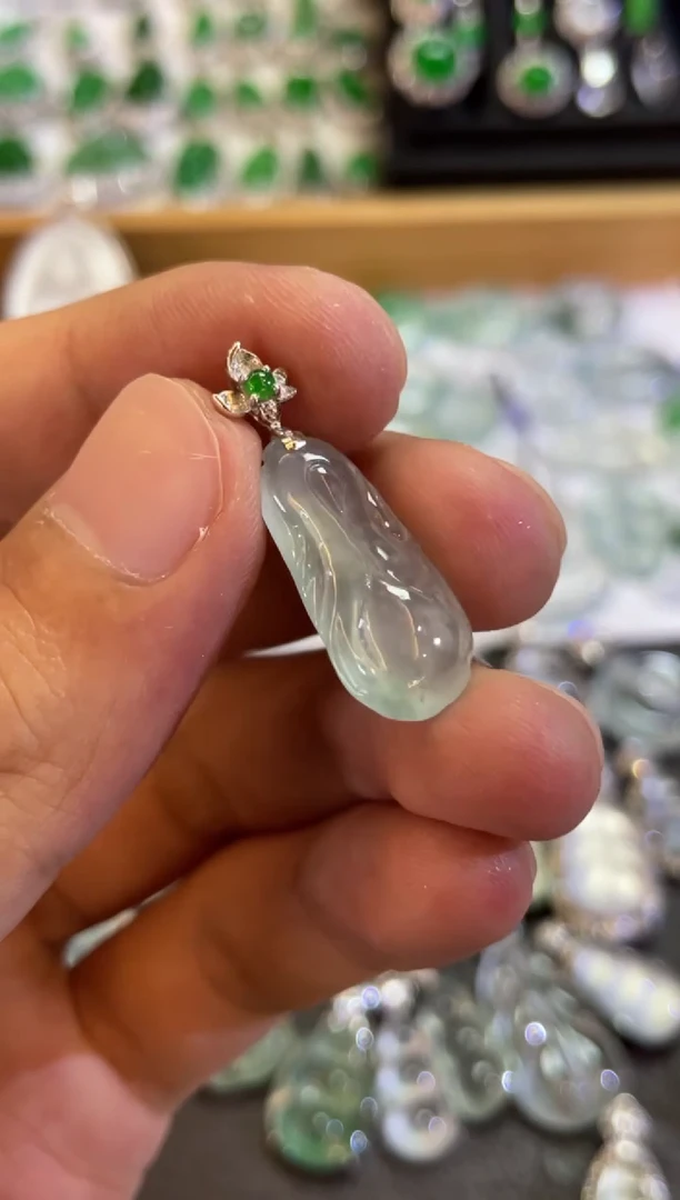 翡翠18K金镶嵌吊坠(不含链)白菜