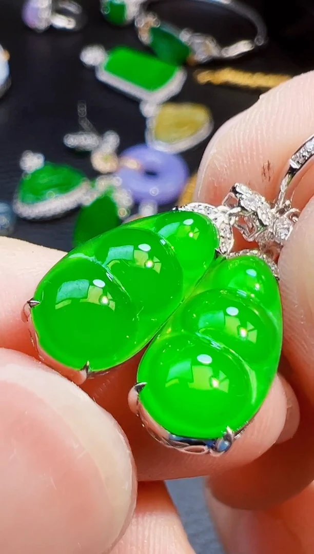 18K金镶嵌翡翠耳饰溪翡翠