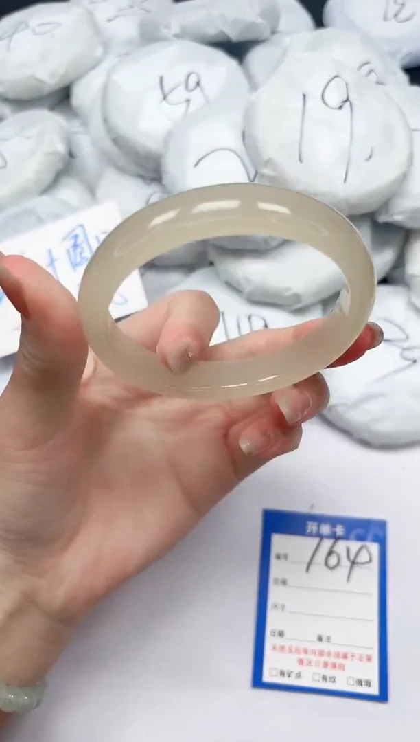 未镶嵌手镯石英质玉164/62.9