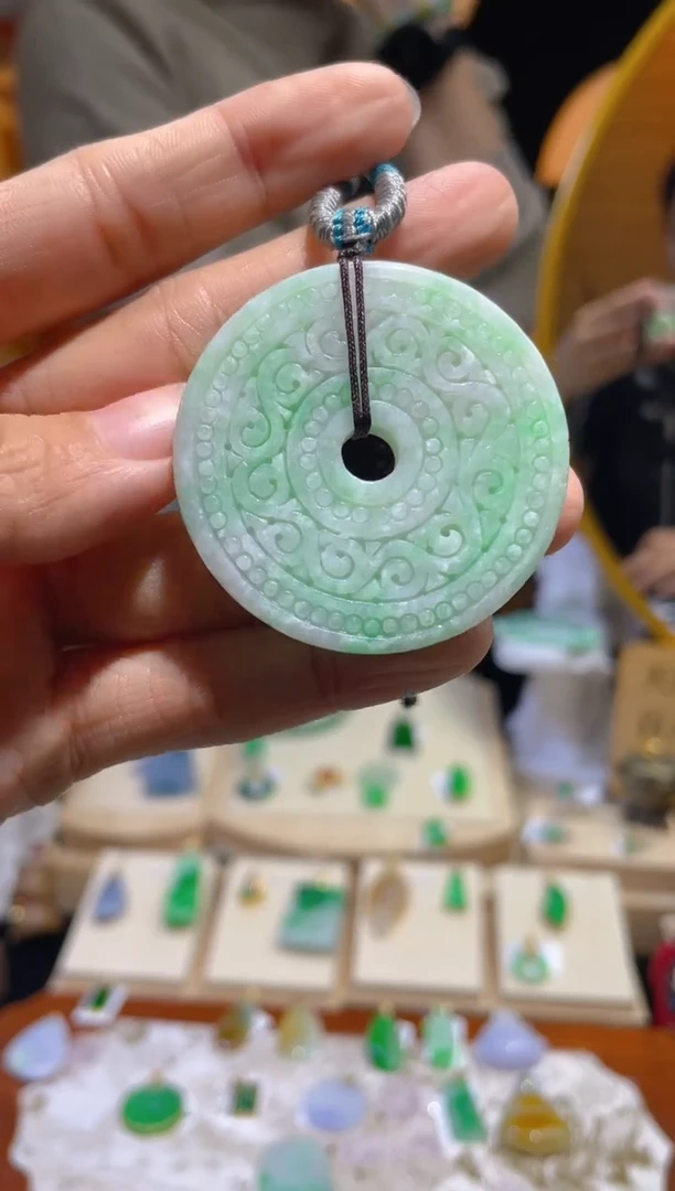 【闪购商品】翡翠颈饰未镶嵌假一赔三