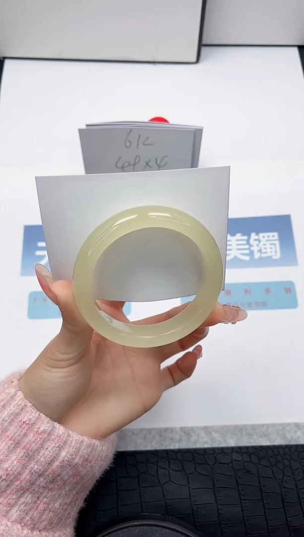 【闪购商品】石英质玉手镯未镶嵌79-56.8