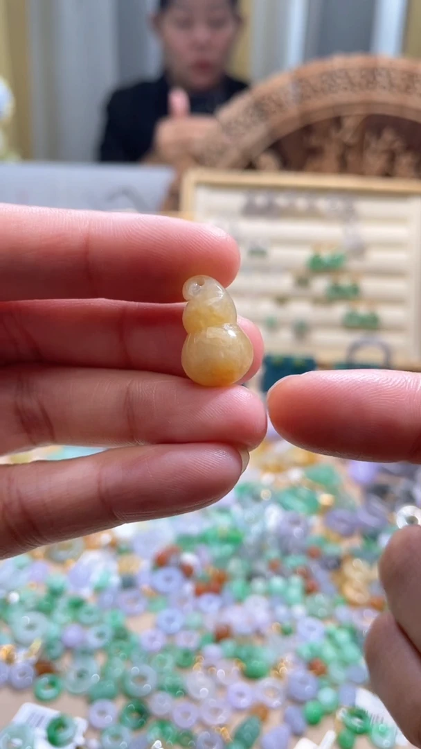 【闪购商品】翡翠颈饰未镶嵌葫芦