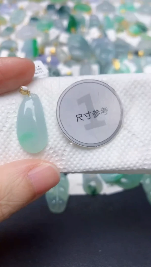 颈饰18K金镶嵌翡翠天然缅甸A货翡翠