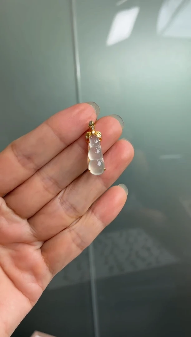 颈饰18K金镶嵌翡翠天然翡翠A货