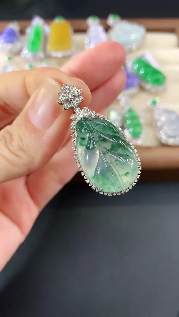 吊坠(不含链)18K金镶嵌翡翠208|9900