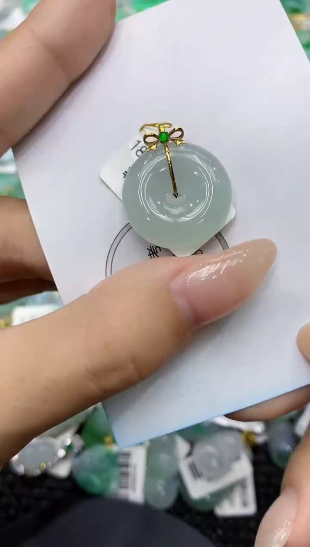 颈饰18K金镶嵌翡翠111111111111