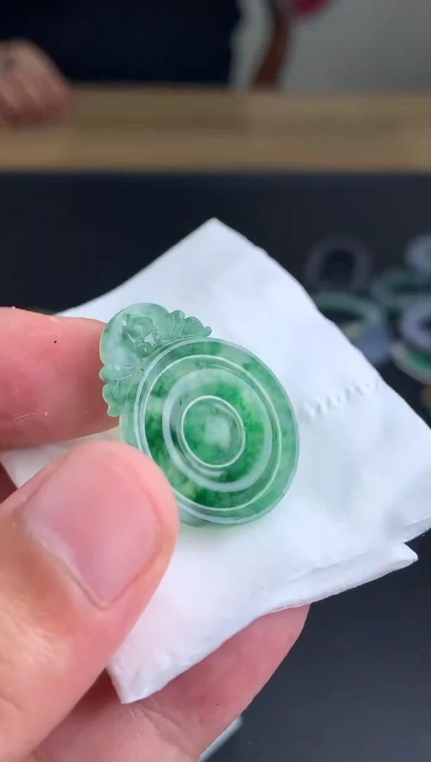 【闪购商品】定制翡翠未镶嵌吊坠