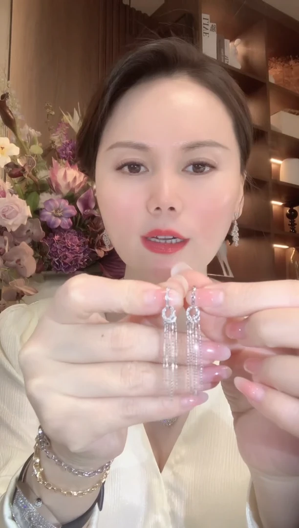 18K金镶嵌耳饰钻石D16多样性发货一件