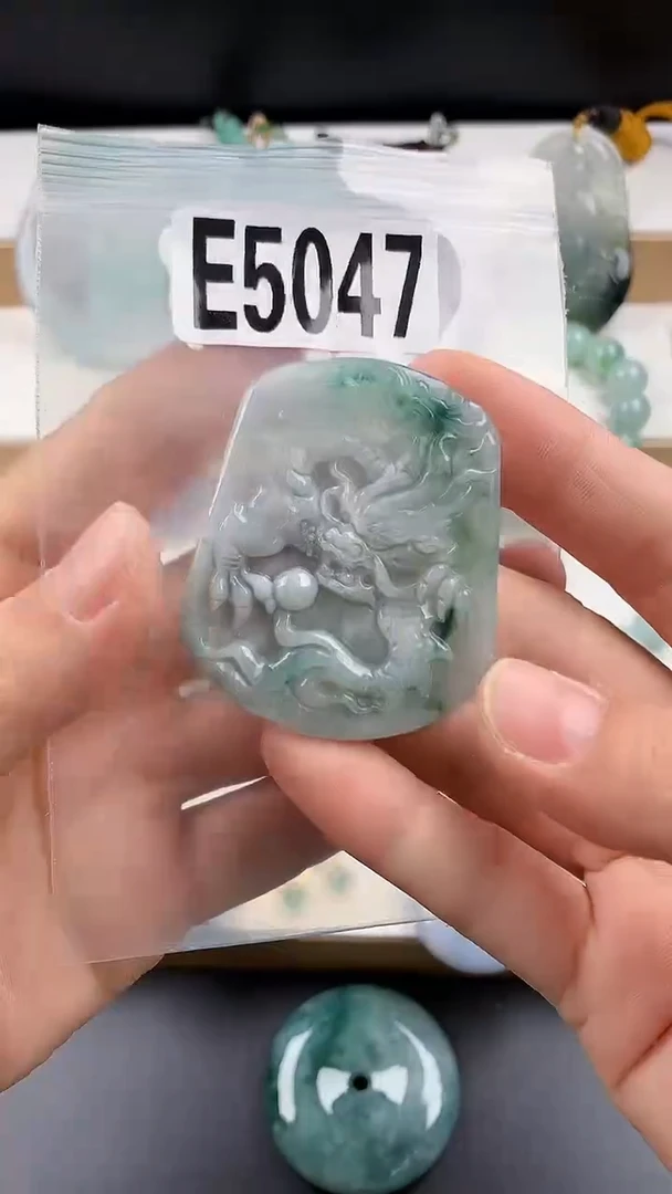 颈饰未镶嵌翡翠天然翡翠吊坠挂件