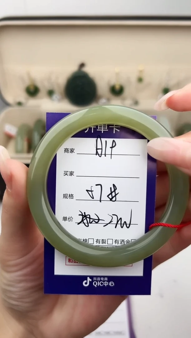 未镶嵌手镯和田玉微色差A19