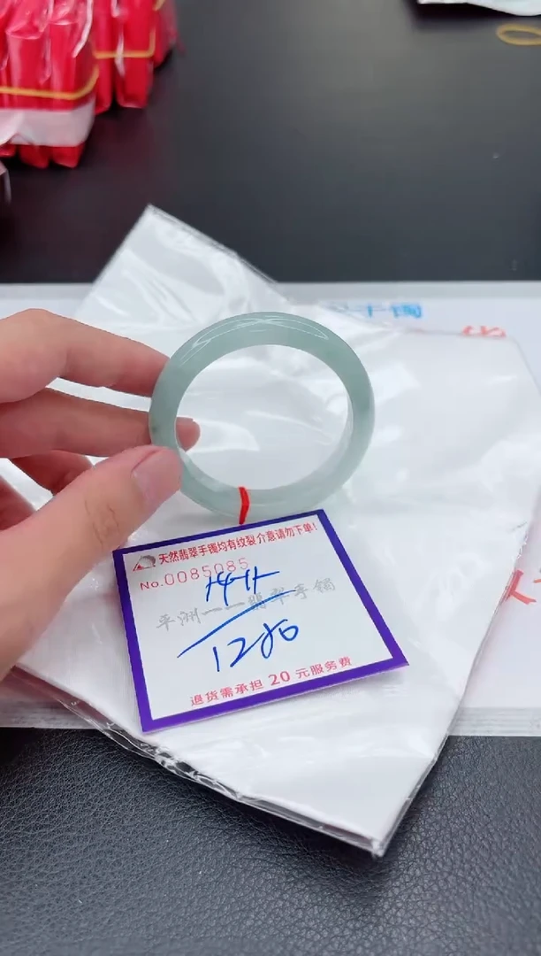 翡翠手镯未镶嵌1