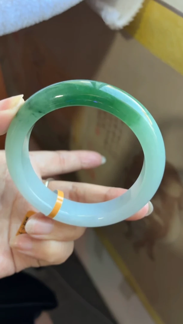 未镶嵌手镯翡翠（巨推荐）果冻冰胶半山水飘辣绿色24号