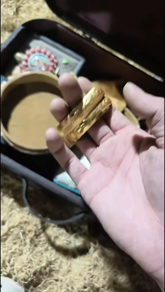 香榧木（1对金色镯子带龙龙圆盒子0