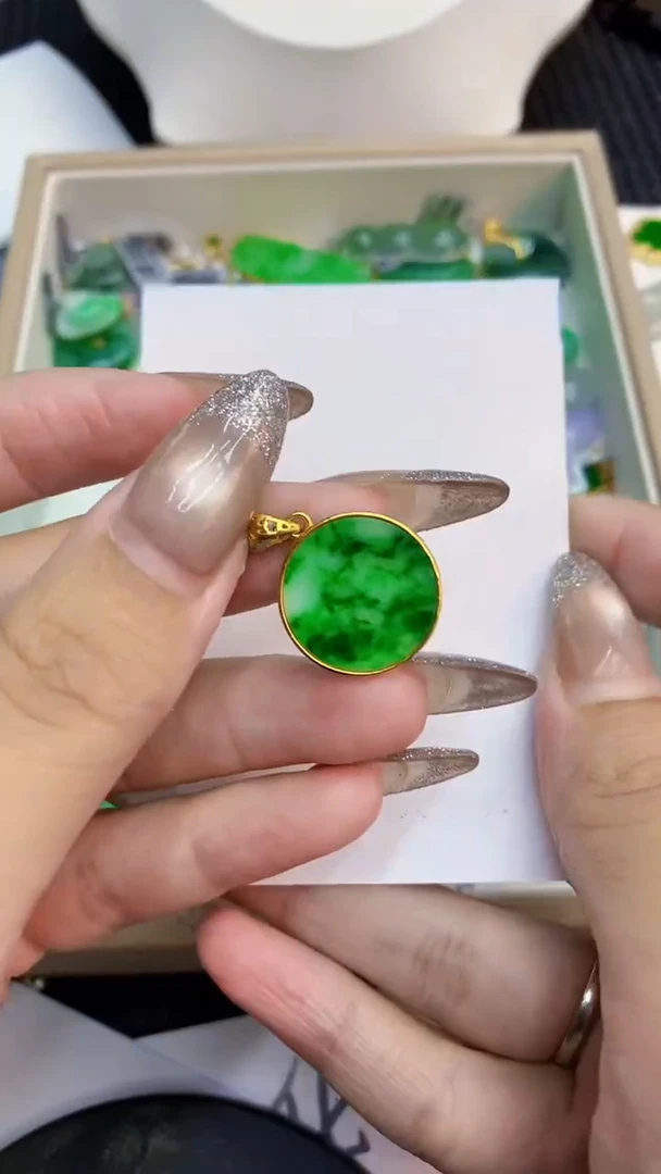 颈饰未镶嵌翡翠1