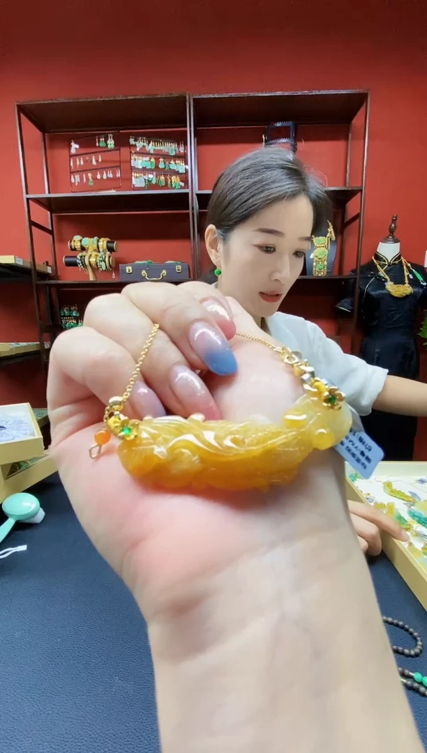 颈饰未镶嵌翡翠吊坠