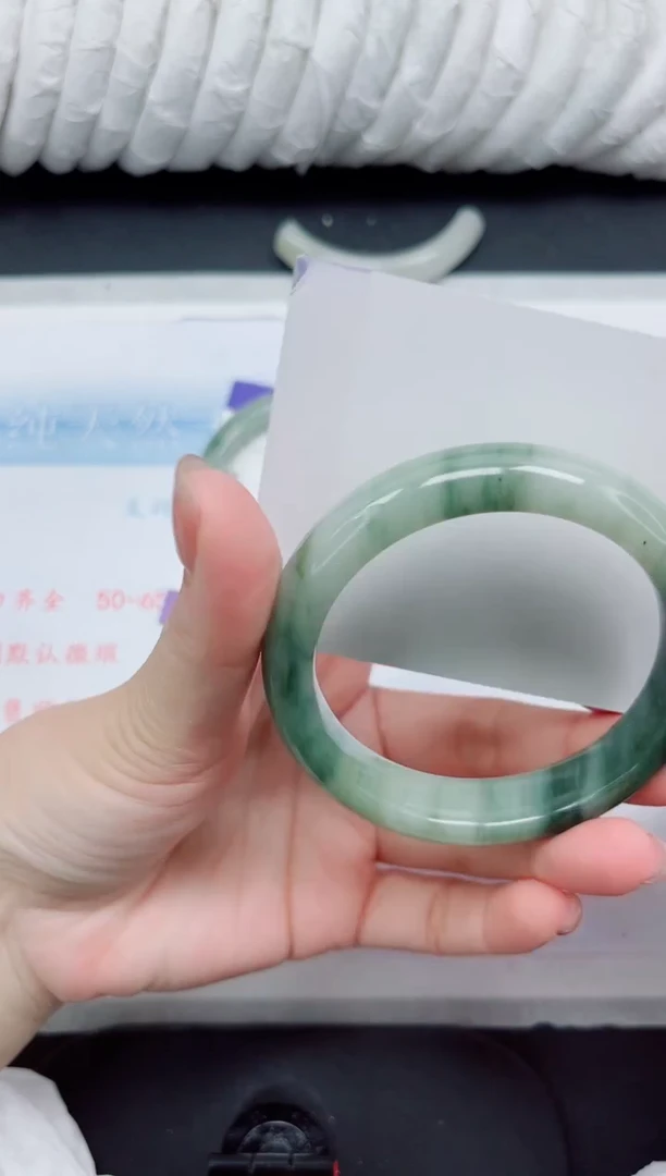 【闪购商品】石英质玉手镯未镶嵌130-55.7