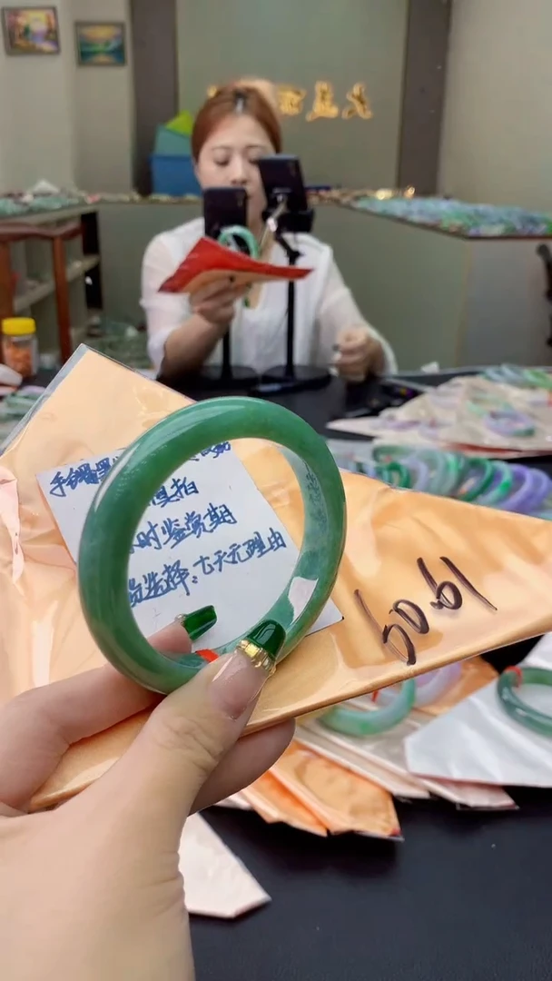 翡翠手镯未镶嵌0684057688