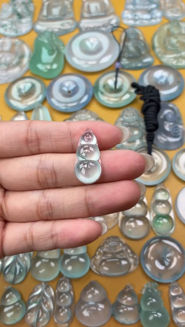 吊坠(不含链)未镶嵌翡翠1 豆子 25.7 12.1 6.0