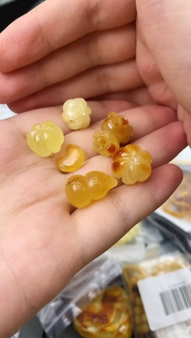 未镶嵌琥珀珠宝奇石129