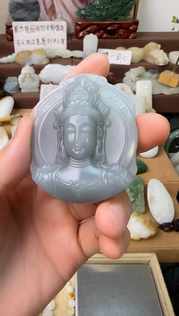 颈饰未镶嵌和田玉吊坠