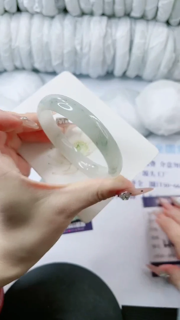 【闪购商品】石英质玉手镯未镶嵌多样性发货L107