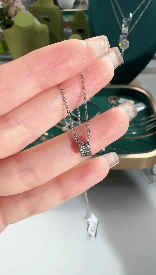 颈饰18K金镶嵌钻石2.07g