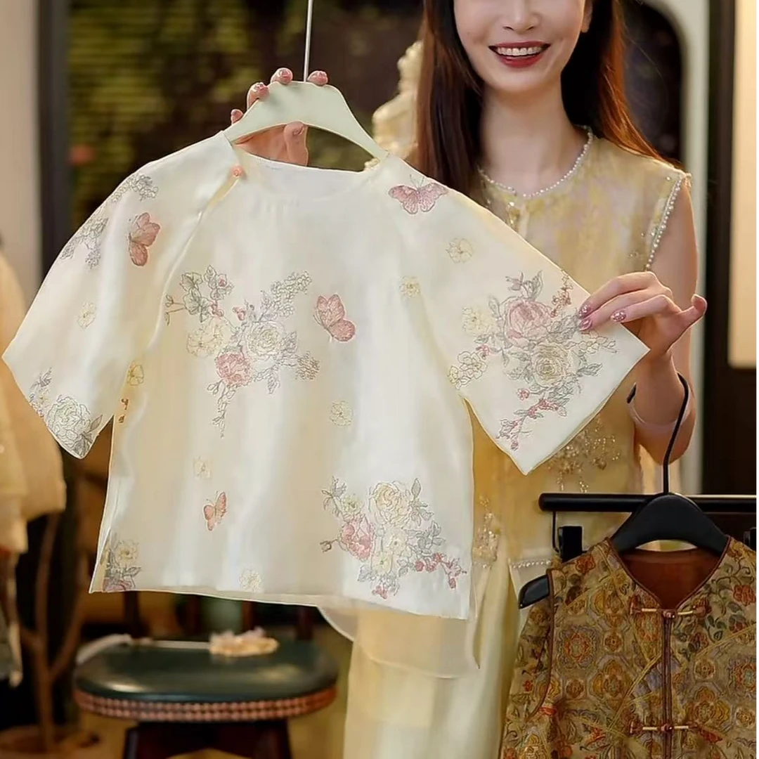 【琨萱】“花间与共”2025夏季新款女童重工刺绣缎面百搭T SS66S111