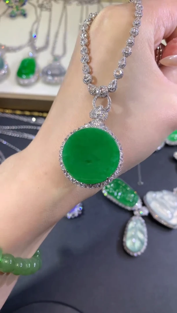 吊坠(不含链)18K金镶嵌翡翠122-圆牌（不含链