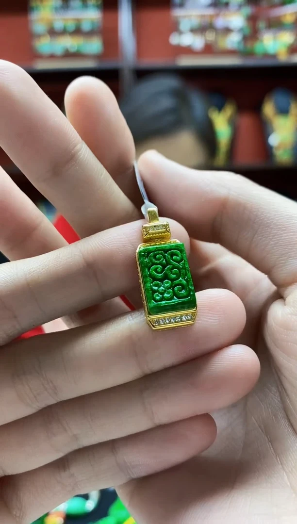 颈饰未镶嵌翡翠吊坠