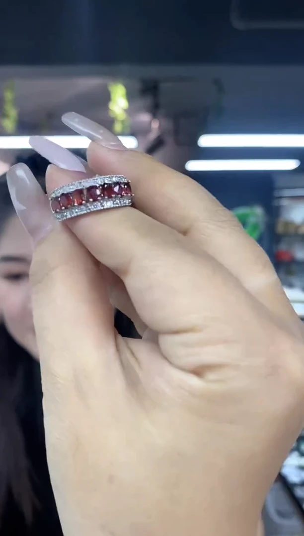 石榴石戒指未镶嵌多样性发其一颜色微差