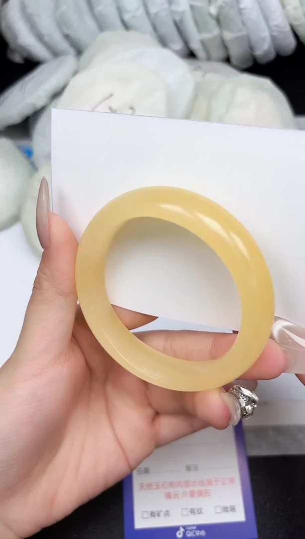 未镶嵌手镯石英质玉7-5253