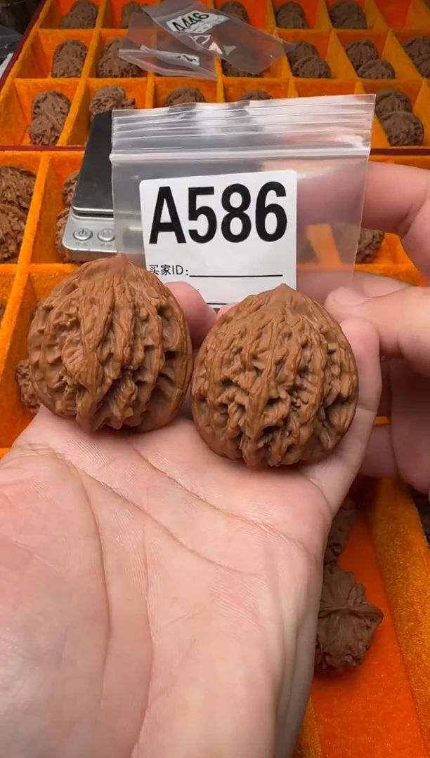 吊坠文玩核桃麦虎微走色43-A586