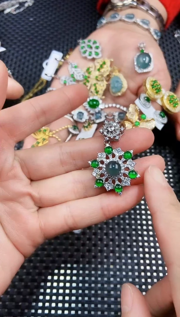 【闪购商品】翡翠吊坠(不含链)未镶嵌111111111