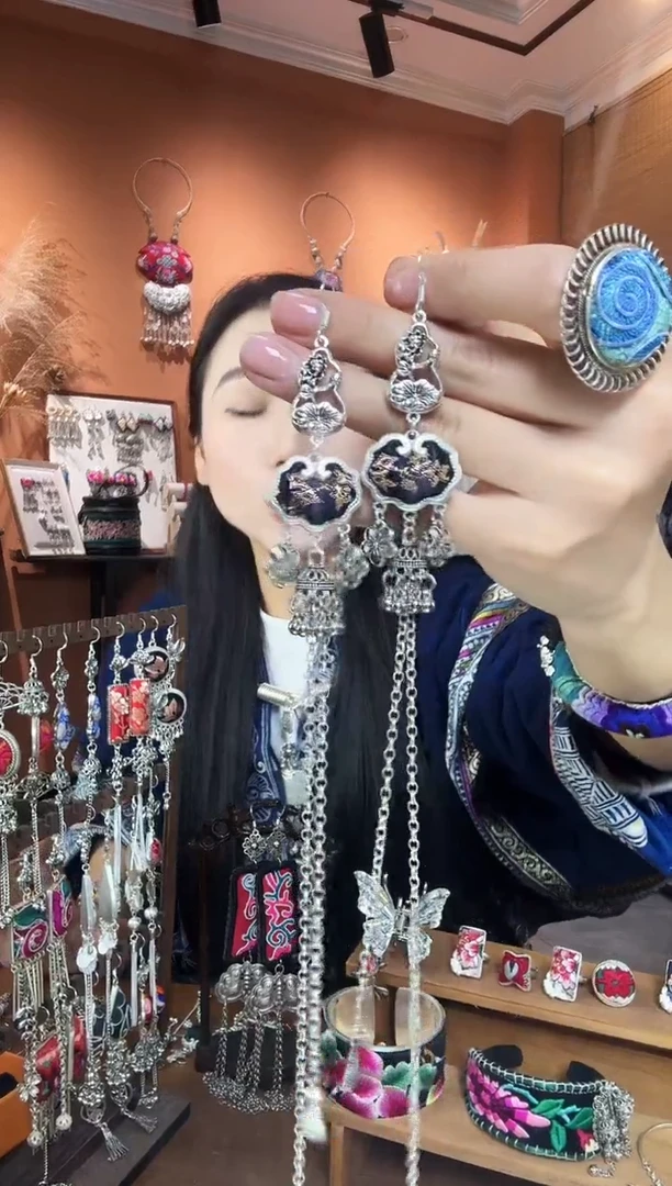 【闪购商品】刺绣纯手工民族风耳环