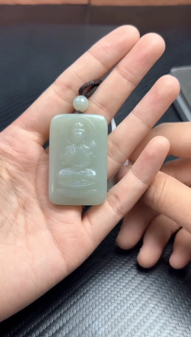 吊坠(赠链)未镶嵌和田玉（糖玉）且末微色差近矿k