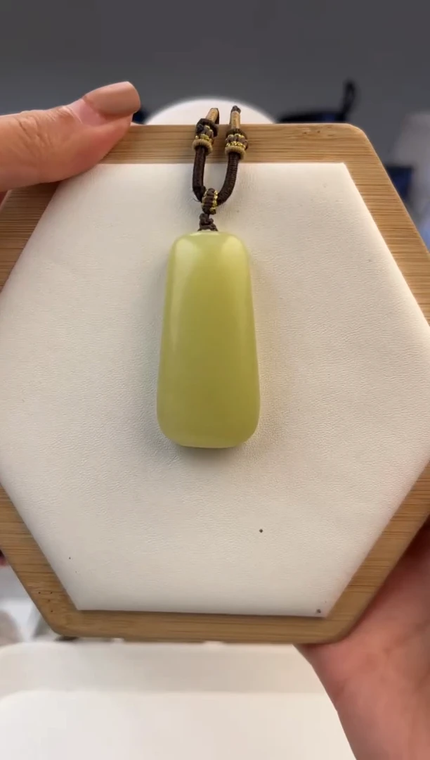 和田玉未镶嵌吊坠(不含链)5800