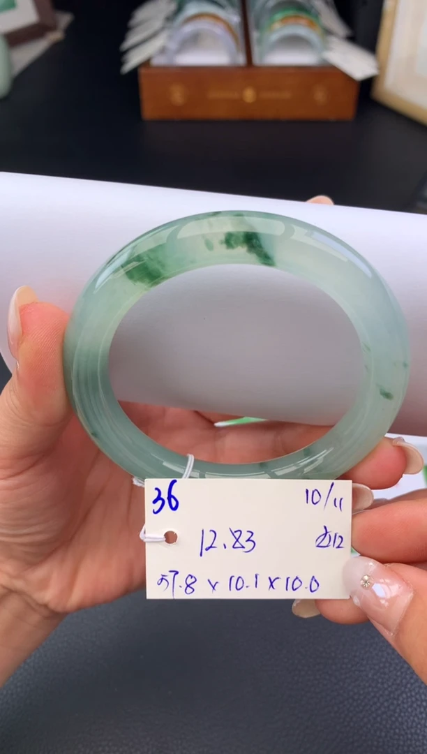未镶嵌手镯翡翠假一赔三 手镯