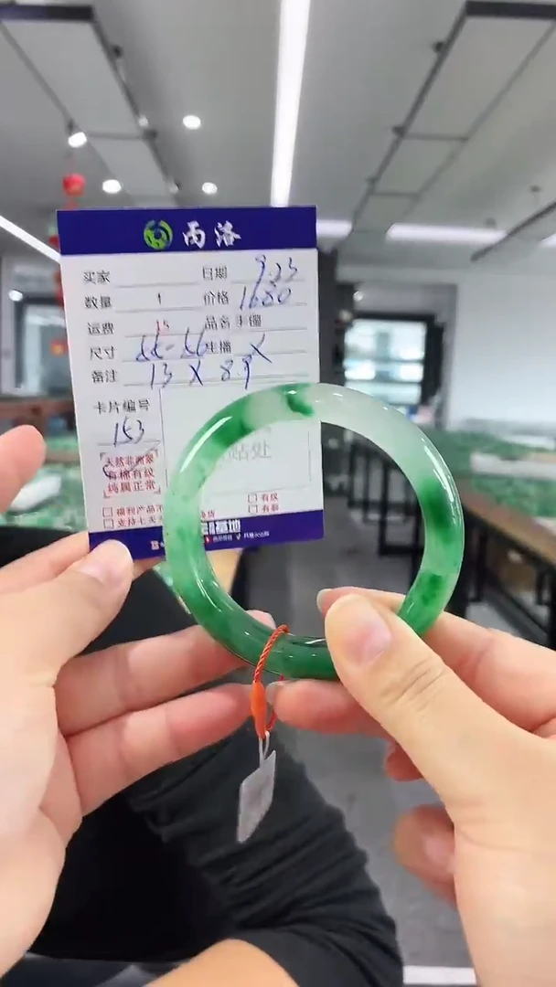 未镶嵌石英质玉手镯56
