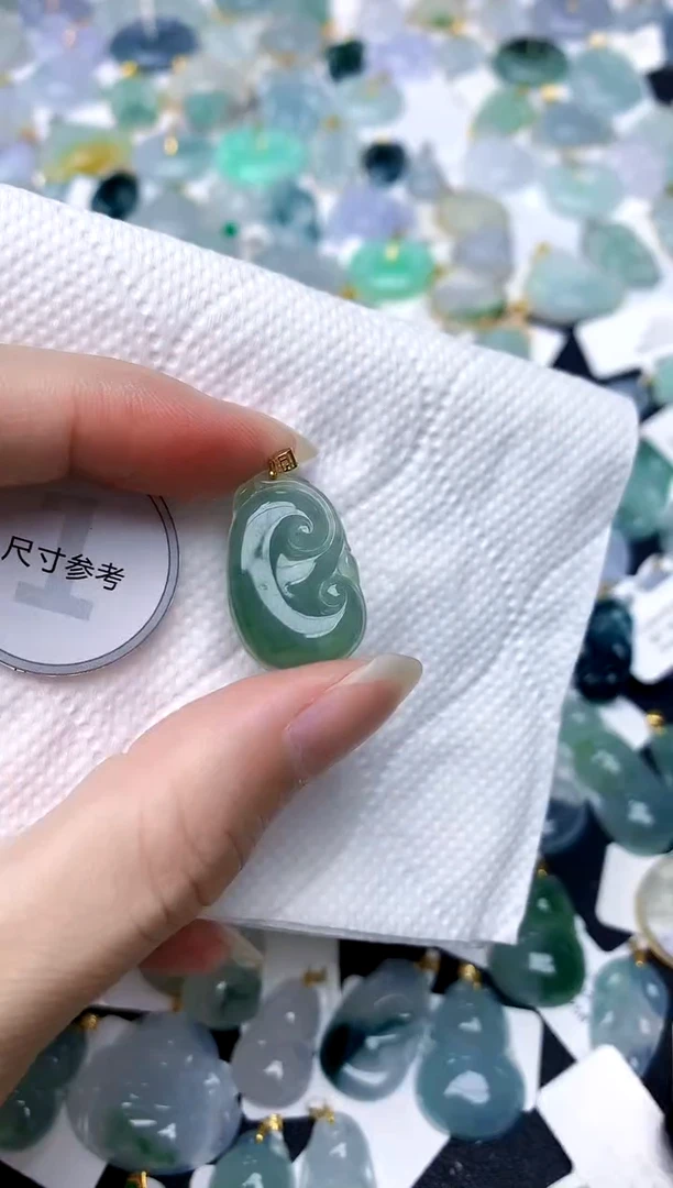 颈饰18K金镶嵌翡翠天然A货翡翠