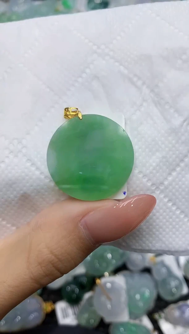 颈饰18K金镶嵌翡翠111111111111