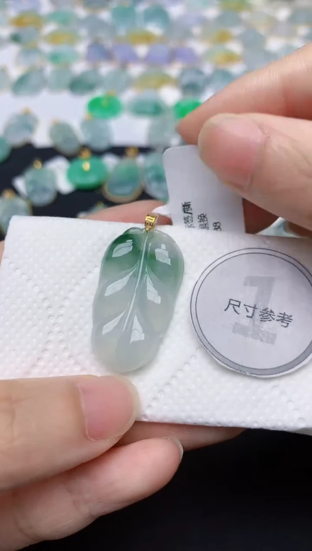 翡翠18K金镶嵌颈饰天然缅甸A货翡翠
