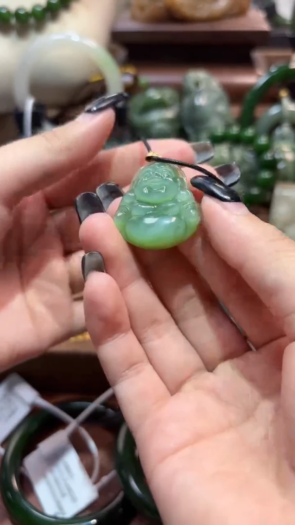 颈饰18K金镶嵌和田玉（碧玉）1